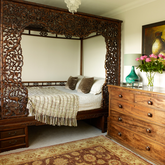 Wood-Carved-Bedroom-25-Beautiful-Homes-Housetohome.jpg