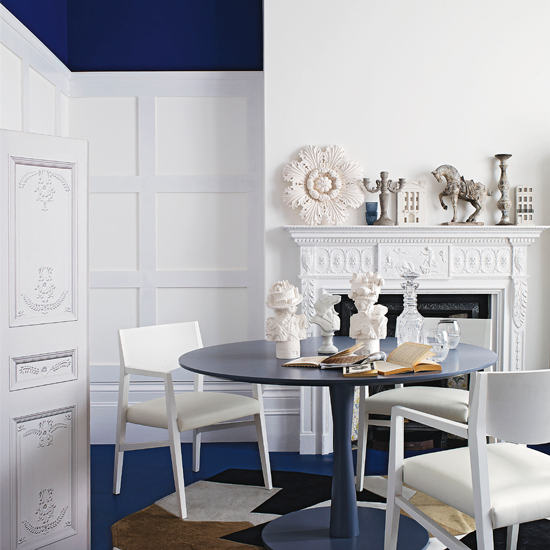 Royal blue and white dining room Dining room decorating ideas