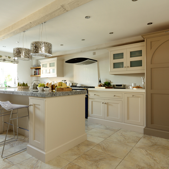 Cream Shaker kitchen with modern pendants | Kitchen ...