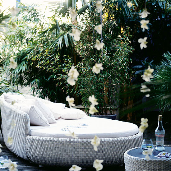 Modern garden with double rattan daybed | Modern garden design ideas | Garden design | PHOTO GALLERY | Housetohome.co.uk
