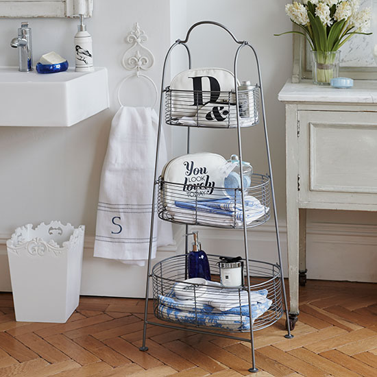 Bathroom baskets | Small bathroom ideas | PHOTO GALLERY | Country Homes & Interiors | Housetohome.co.uk