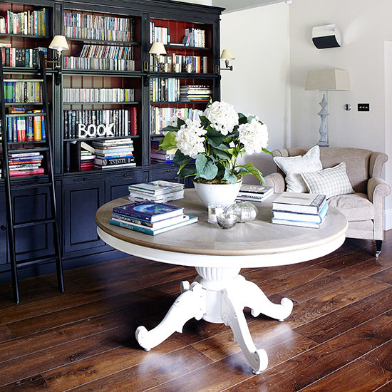 Living room library | Herfordshire barn conversion | House tour | PHOTO GALLERY | Country Homes & Interiors | Housetohome.co.uk