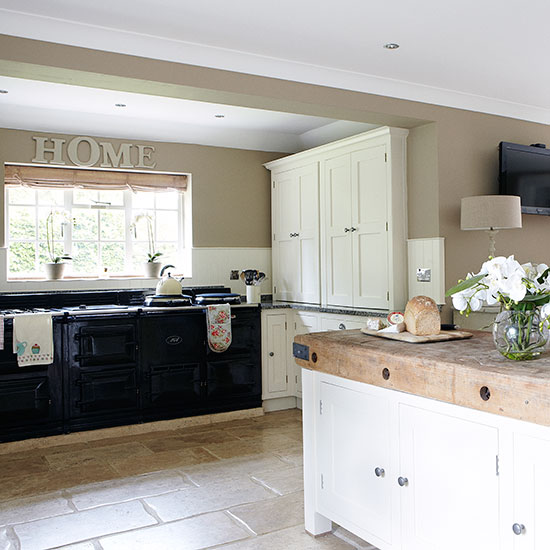 Kitchen | Herfordshire barn conversion | House tour | PHOTO GALLERY | Country Homes & Interiors | Housetohome.co.uk