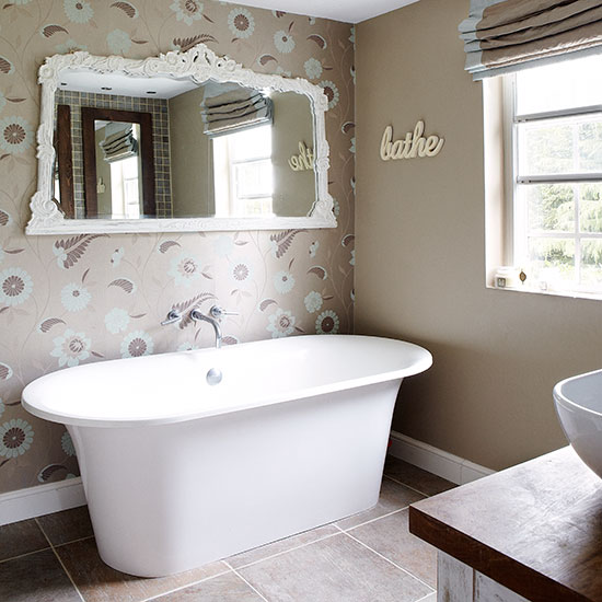 Ensuite bathroom | Herfordshire barn conversion | House tour | PHOTO GALLERY | Country Homes & Interiors | Housetohome.co.uk