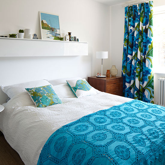 Sixties style modern white bedroom | Bedroom decorating ...