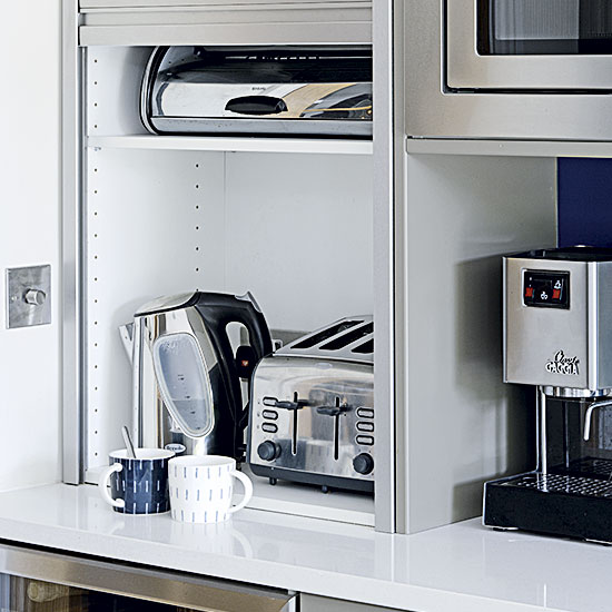 Tambour-fronted kitchen unit | Modern matt kitchen | Kitchen tour