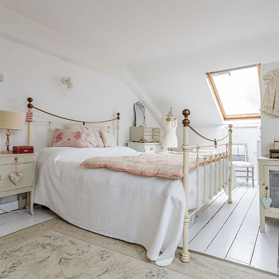 White Vintage Bedroom 111