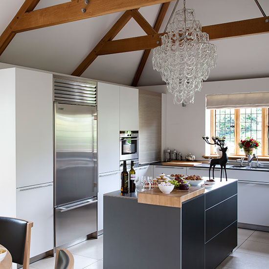 Ultra modern kitchen with glamorous accessories | Kitchen design ideas
