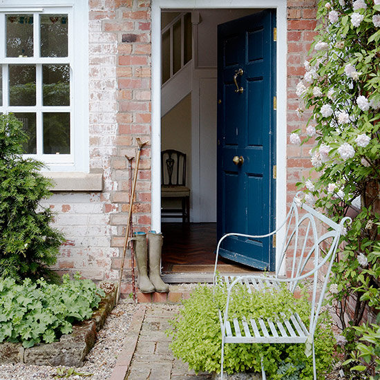 garden ideas uk Front Garden Design Ideas with Bench | 550 x 550