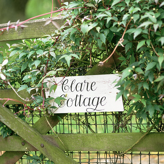 Painted sign | Front garden design ideas | Garden | PHOTO GALLERY | Country Homes and Interiors | Housetohome.co.uk