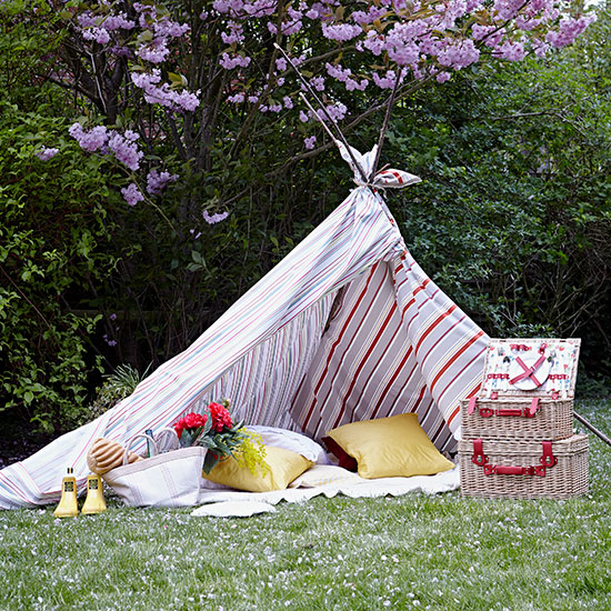 Garden with teepee Budget garden ideas Garden