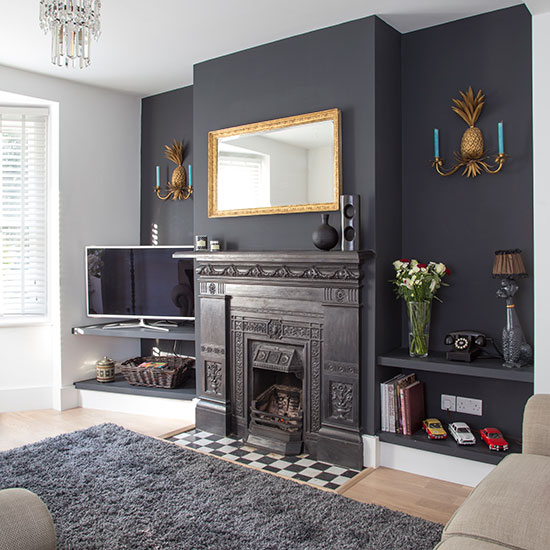 Traditional living room with grey painted feature wall | 20 ways with