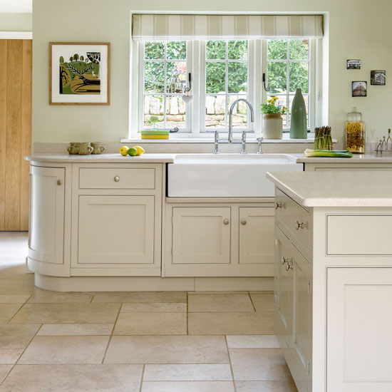 Traditional cream kitchen with Shaker cabinetry | housetohome.co.uk