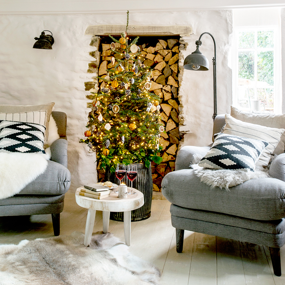 Dramatic blue living room | housetohome.co.uk