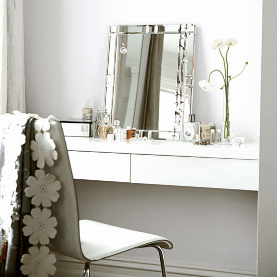 Bedroom dressing table Sally Conran Livingetc house tour - 7 Tips To Decorate Your Dressing Table